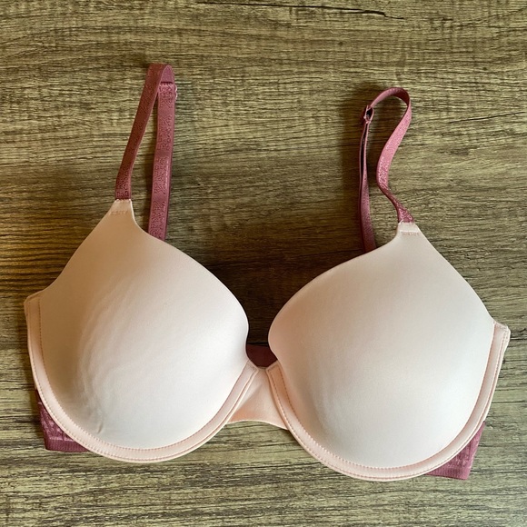 PINK Victoria's Secret Other - VS PINK lightly lined t-shirt bra 32DD